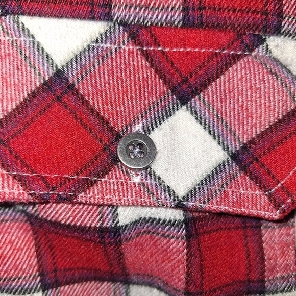 An Ocean Coast micro-flannel long sleeve button-down men's shirt in a medium. - Picture 2 of 7